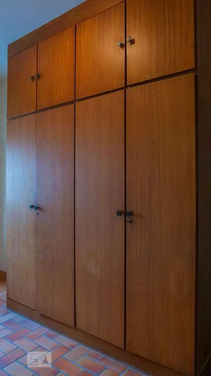 225 m² apartment with 4 bedrooms and a balcony — photo 3