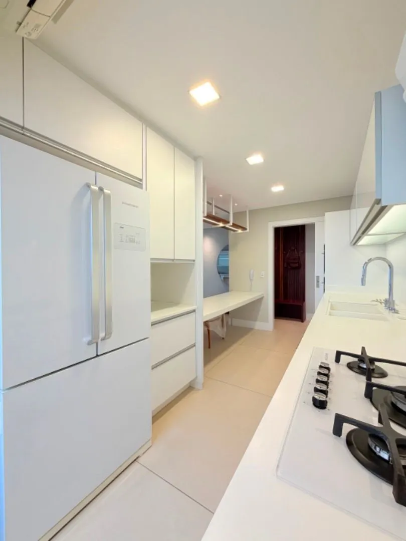 140 m² apartment with 3 bedrooms and a closed balcony — photo 37