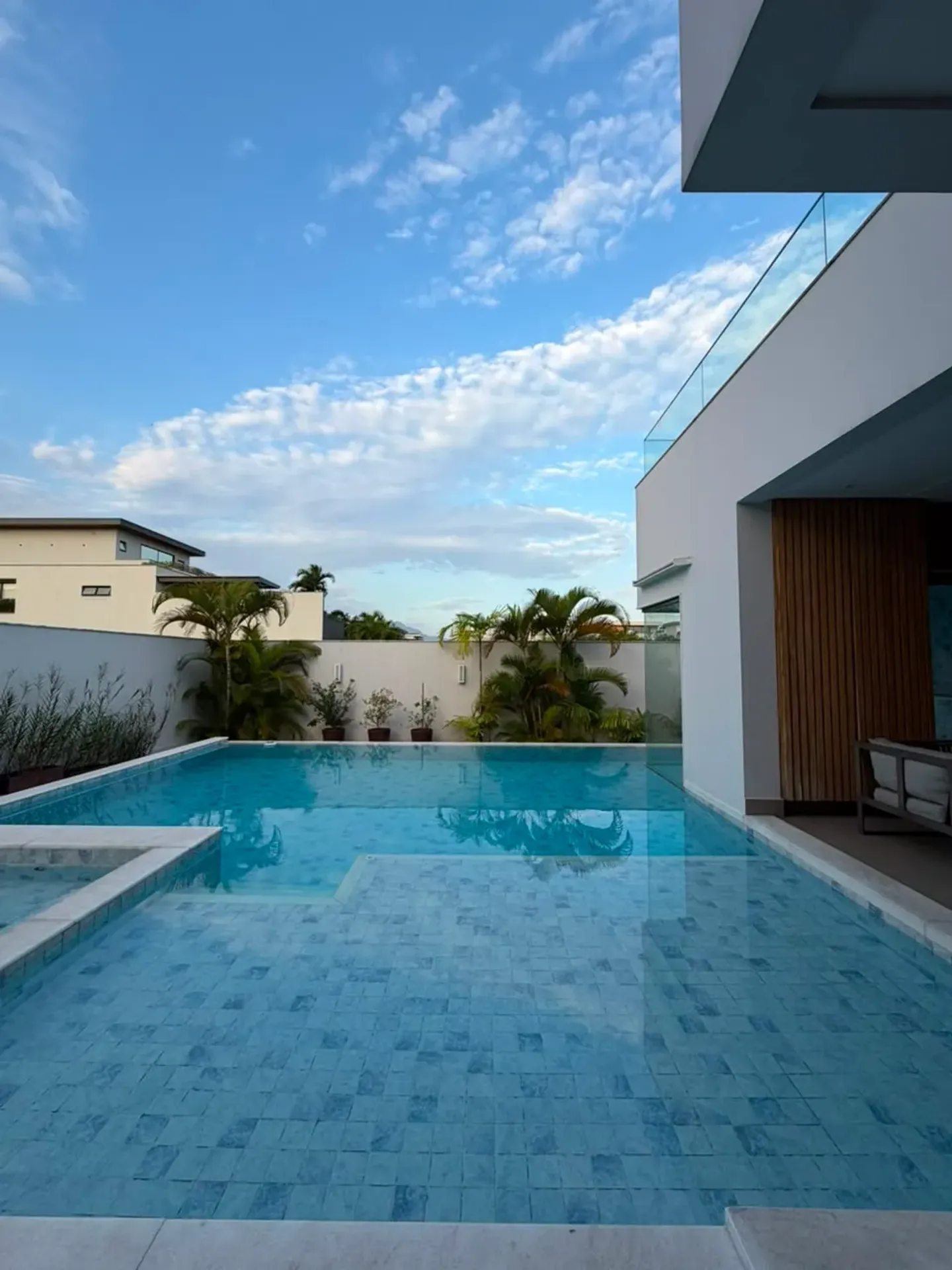 Furnished triplex home with 5 en-suite bedrooms and 600 m² — photo 12