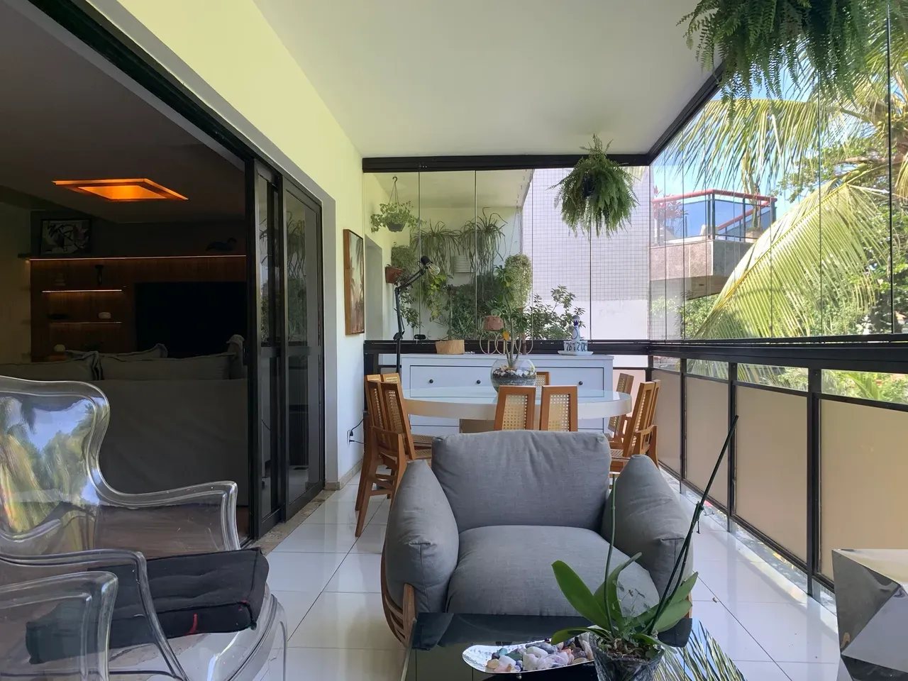 Furnished apartment with open-plan kitchen and 4 bedrooms — photo 4