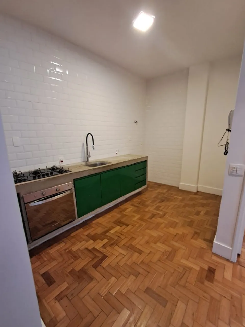 Деревянный пол или ламинат и 3 спальни: квартира 144 м² — photo 5