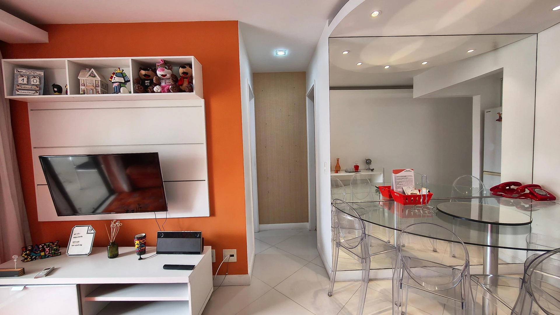 One-bedroom apartment in a building with a gym — photo 26