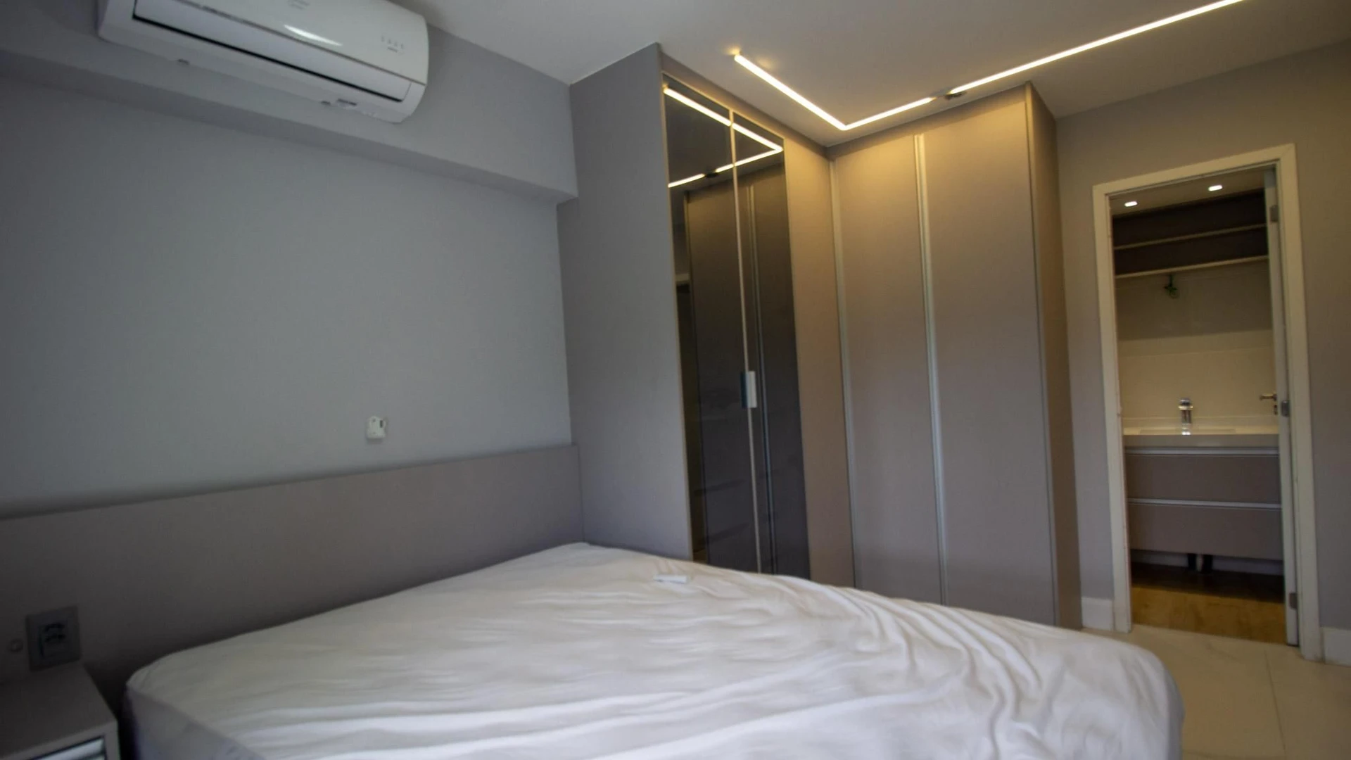 Casa de 3 dormitorios con balcón cerrado con vidrio — photo 12