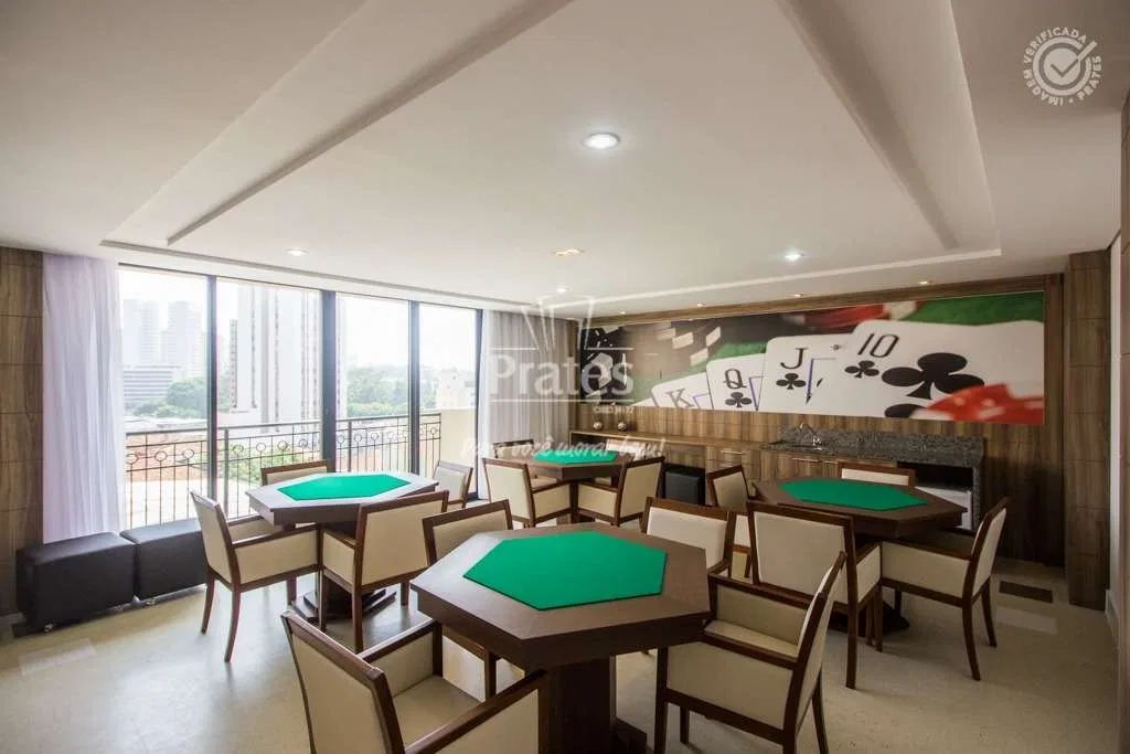 Wood or laminate floors in a one-bedroom apartment, 35 m² — photo 18