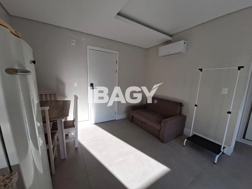Furnished studio with 1 bedroom, 1 bath and mountain view — photo 3