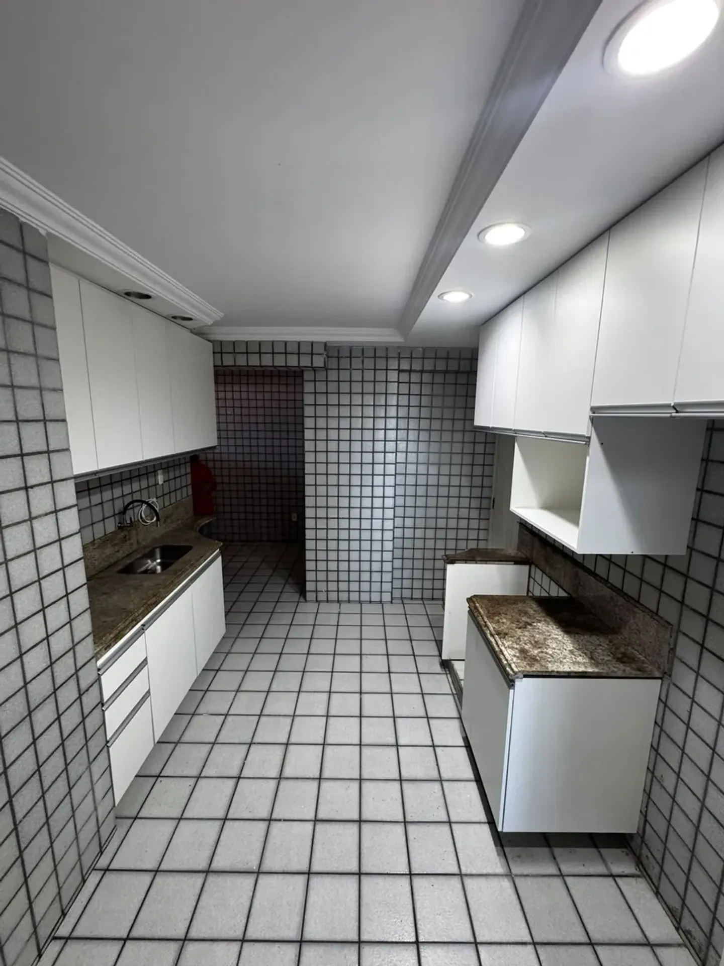 3-bedroom apartment with an enclosed balcony — photo 18