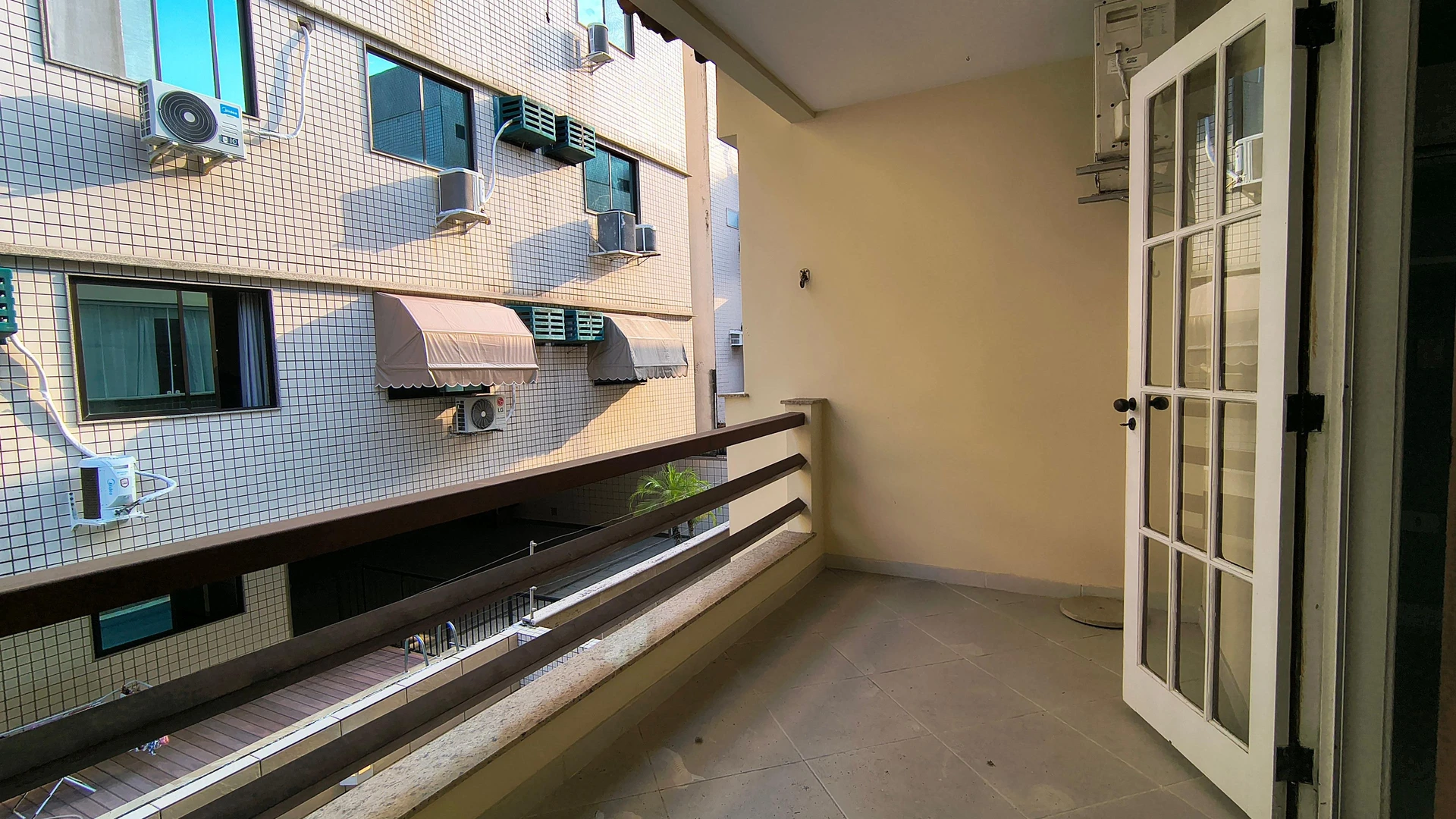 Condo house with balcony and 3 en-suite bedrooms — photo 34