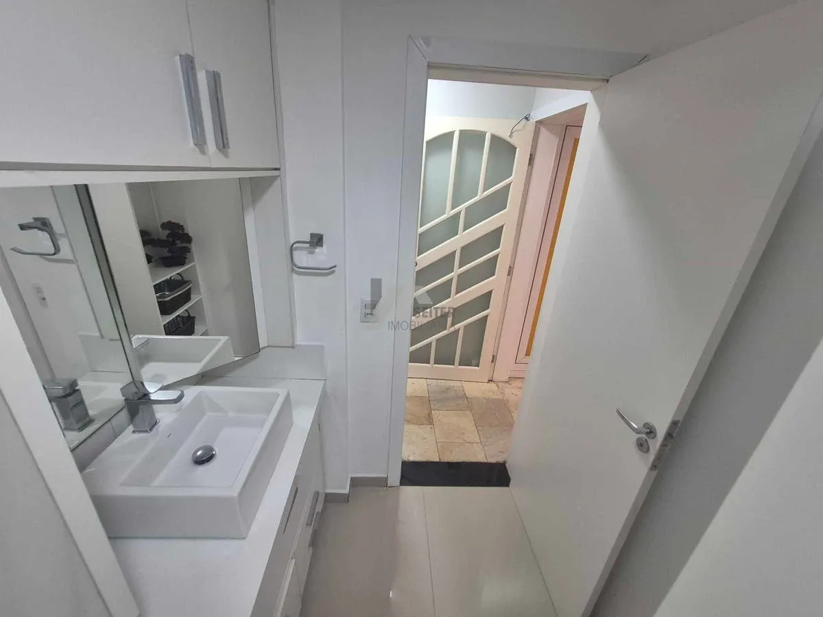 3-bedroom apartment with a glass-enclosed balcony — photo 49