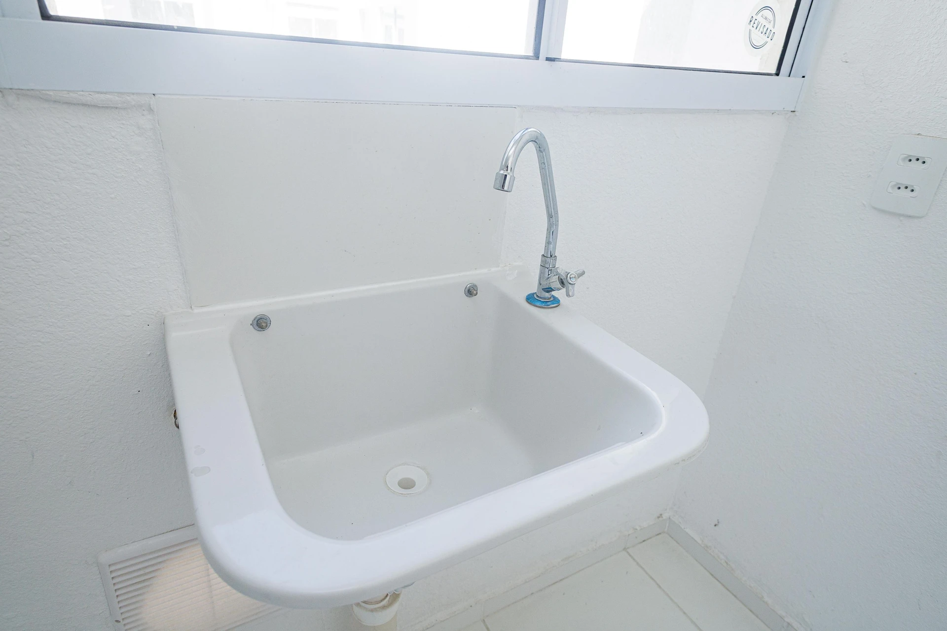 Unfurnished apartment with 2 bedrooms and 1 bathroom — photo 12