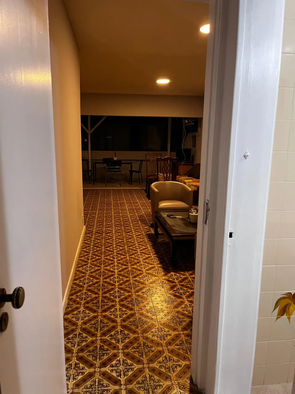 Furnished apartment with 3 bedrooms and 1 bathroom — photo 18