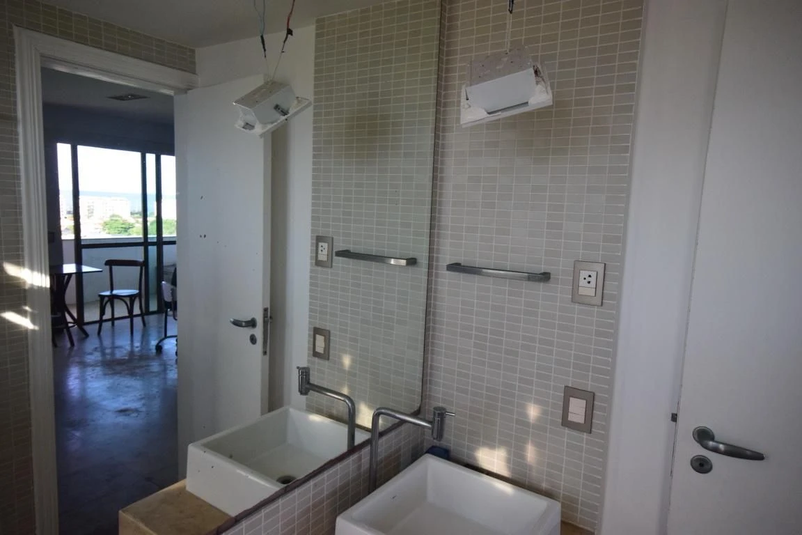 Furnished studio with 1 bedroom, 2 bathrooms and balcony — photo 9