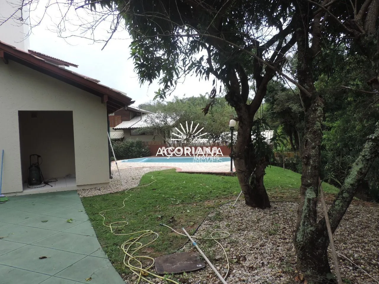 Fireplace in a 5-bedroom house, 350 m² — photo 18