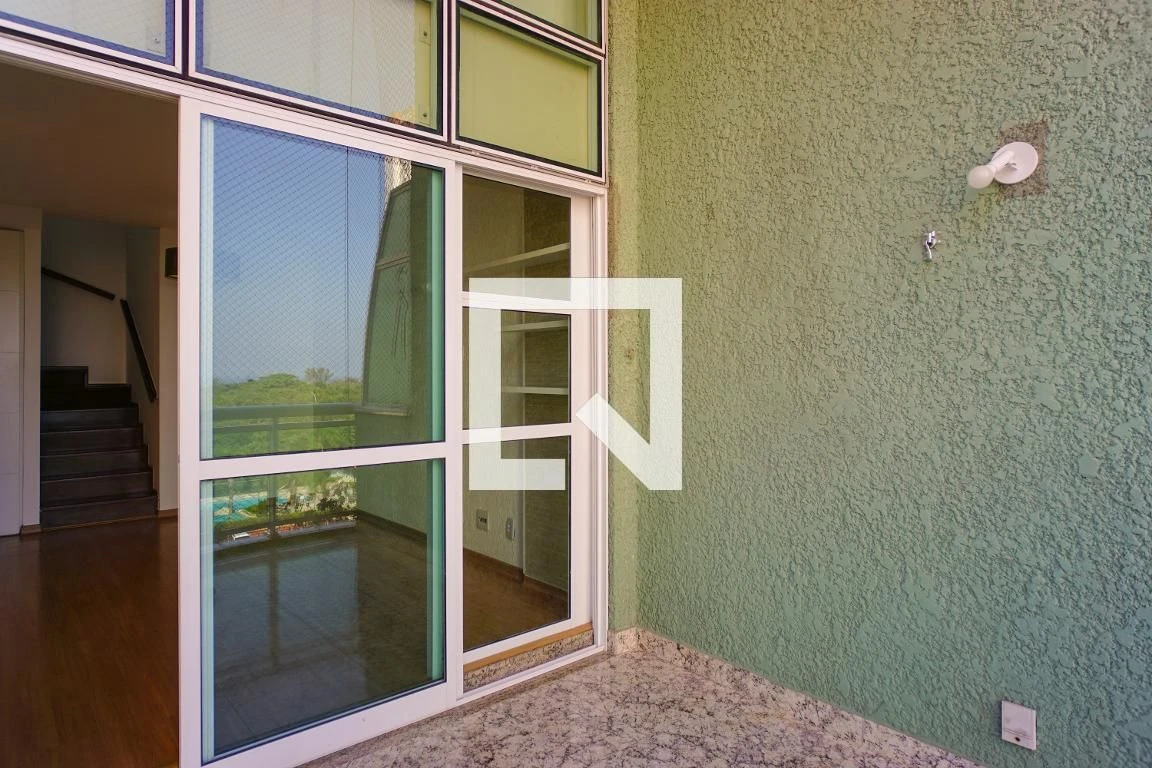 Apartamento sem mobília com 2 quartos e varanda fechada — photo 4