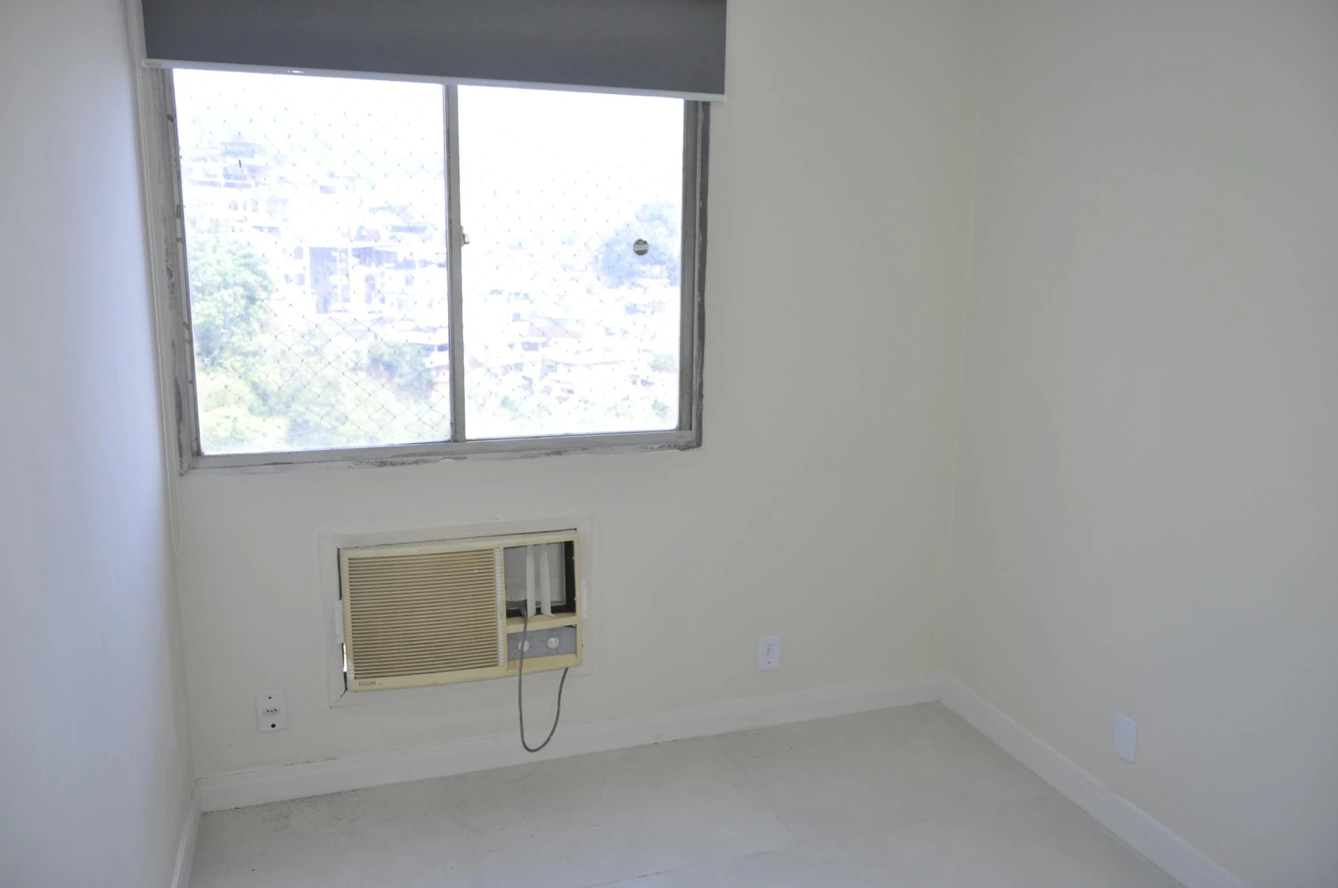 Glass-enclosed balcony in a 3-bedroom apartment, 65 m² — photo 7