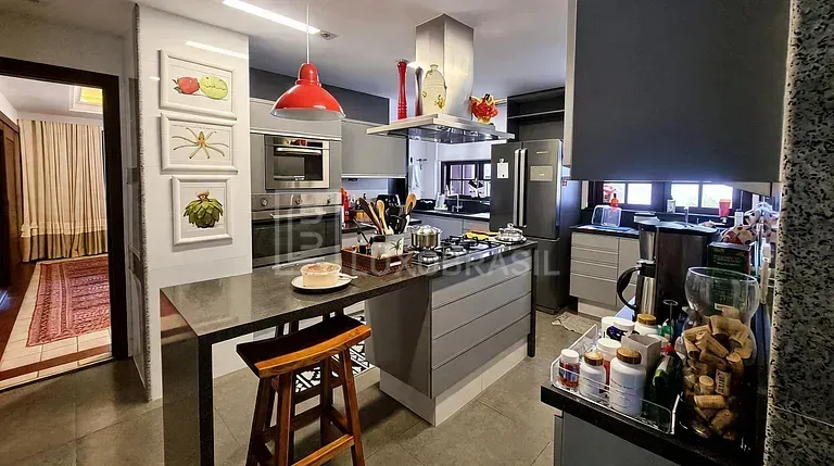 Casa com 5 dormitórios e 5 banheiros, cozinha integrada — photo 10