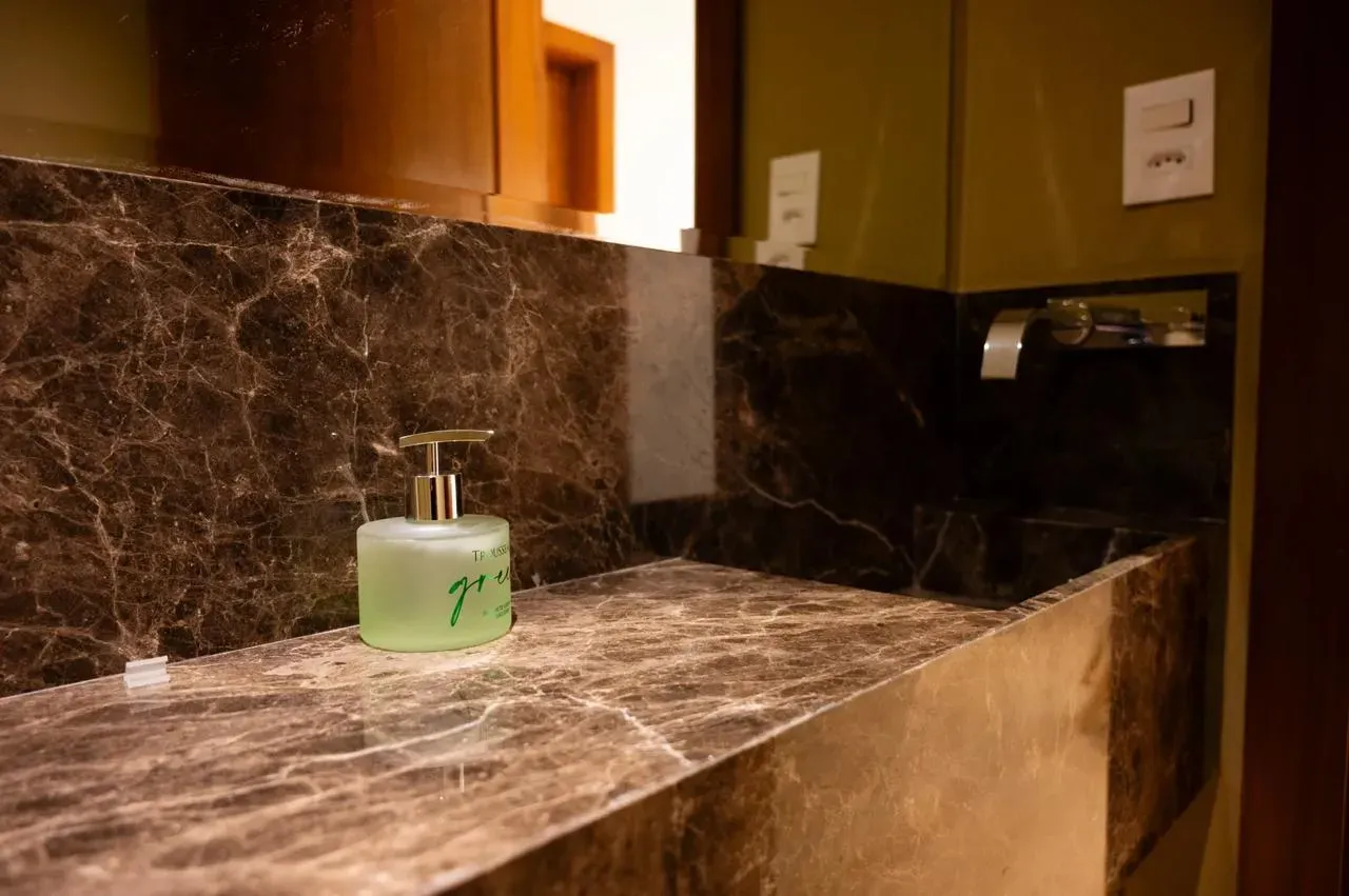 5-bedroom apartment, 1 with its own bathroom, 218 m² — photo 30