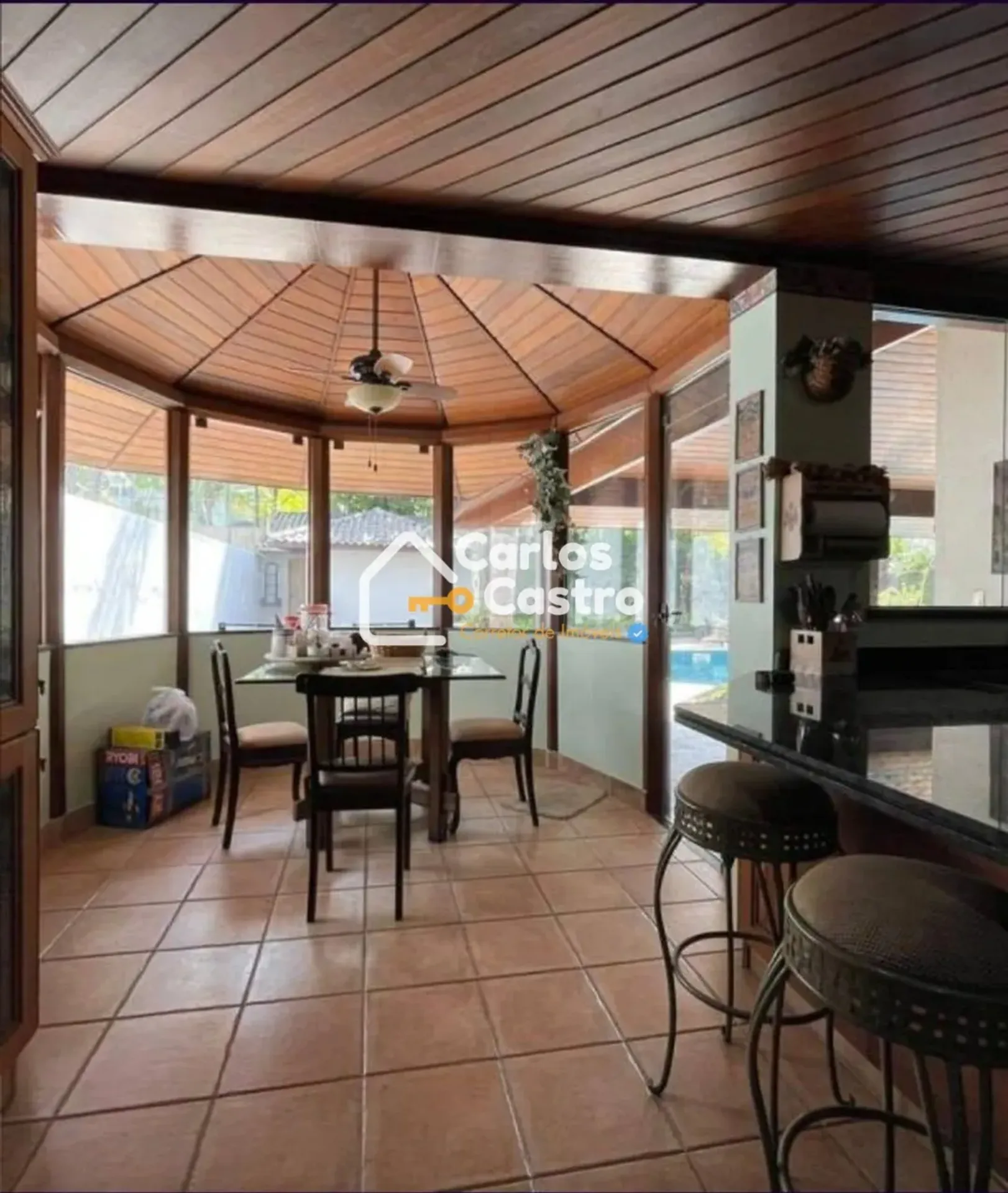 4-bedroom house with a private pool — photo 19