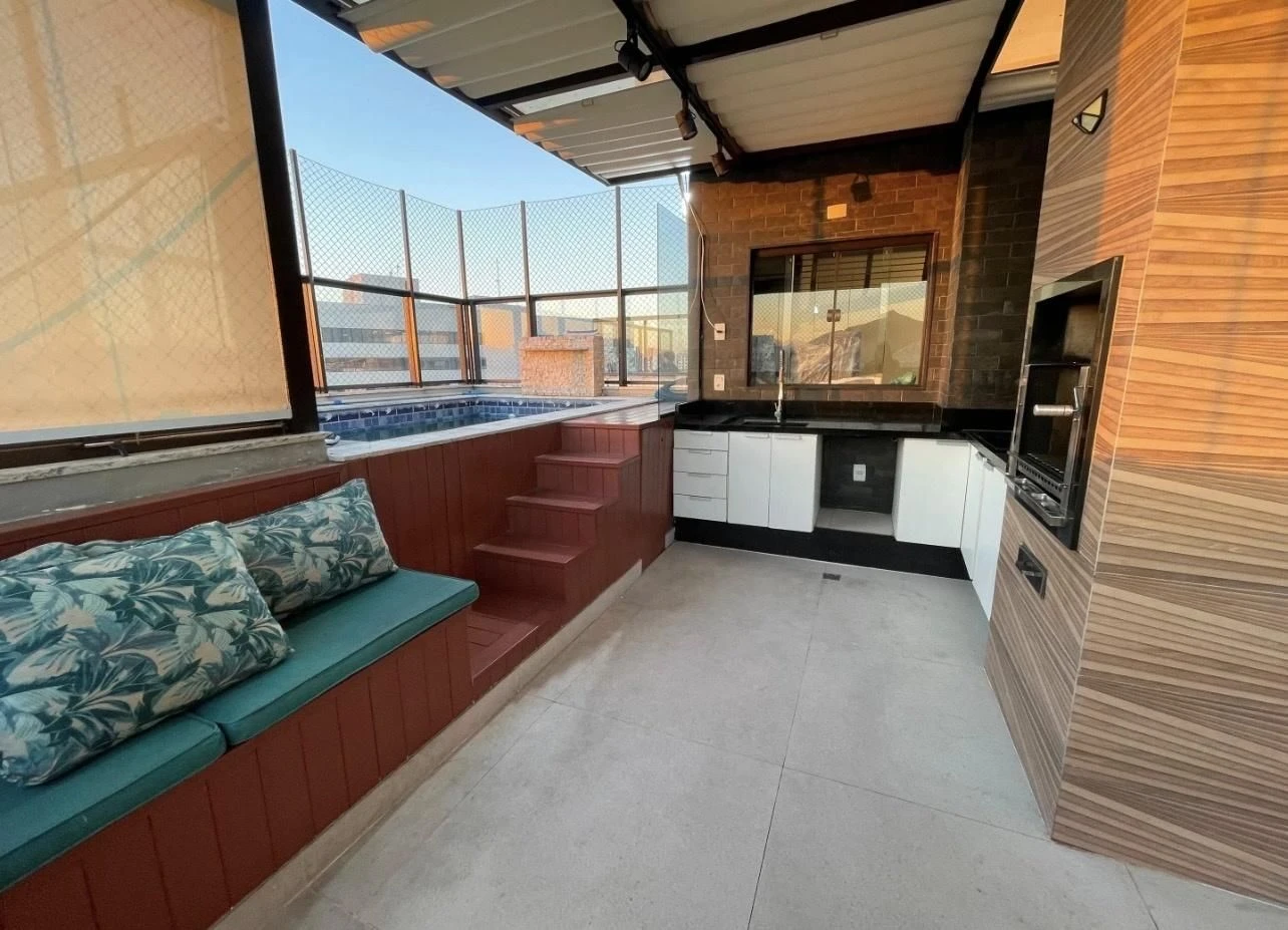 Floor-to-ceiling windows in a 3-bedroom apartment, 140 m² — photo 8
