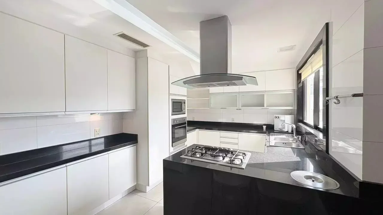 Apartment, 390 m², with floor-to-ceiling windows — photo 7
