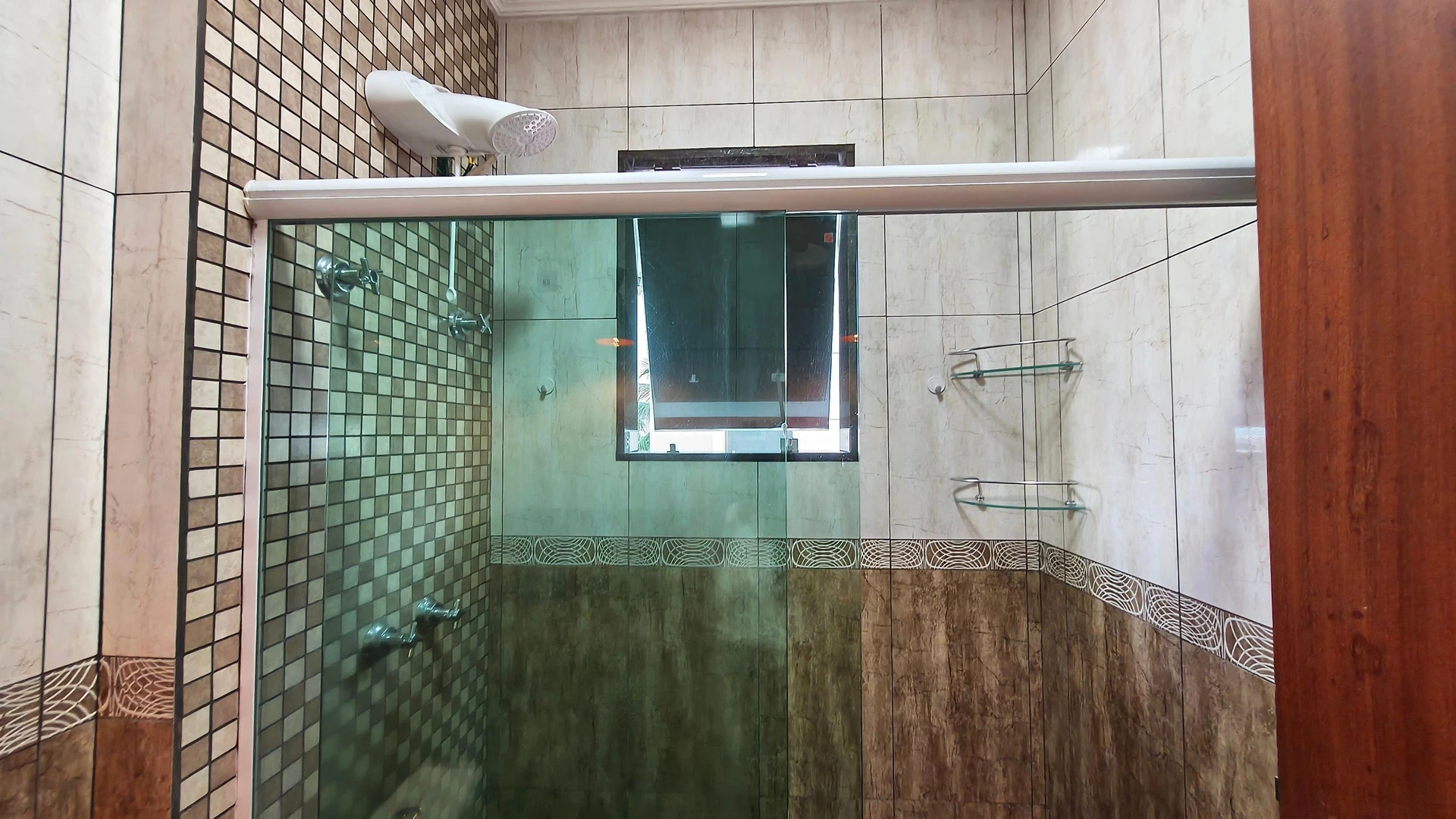 House, 241 m², with floor-to-ceiling windows — photo 26