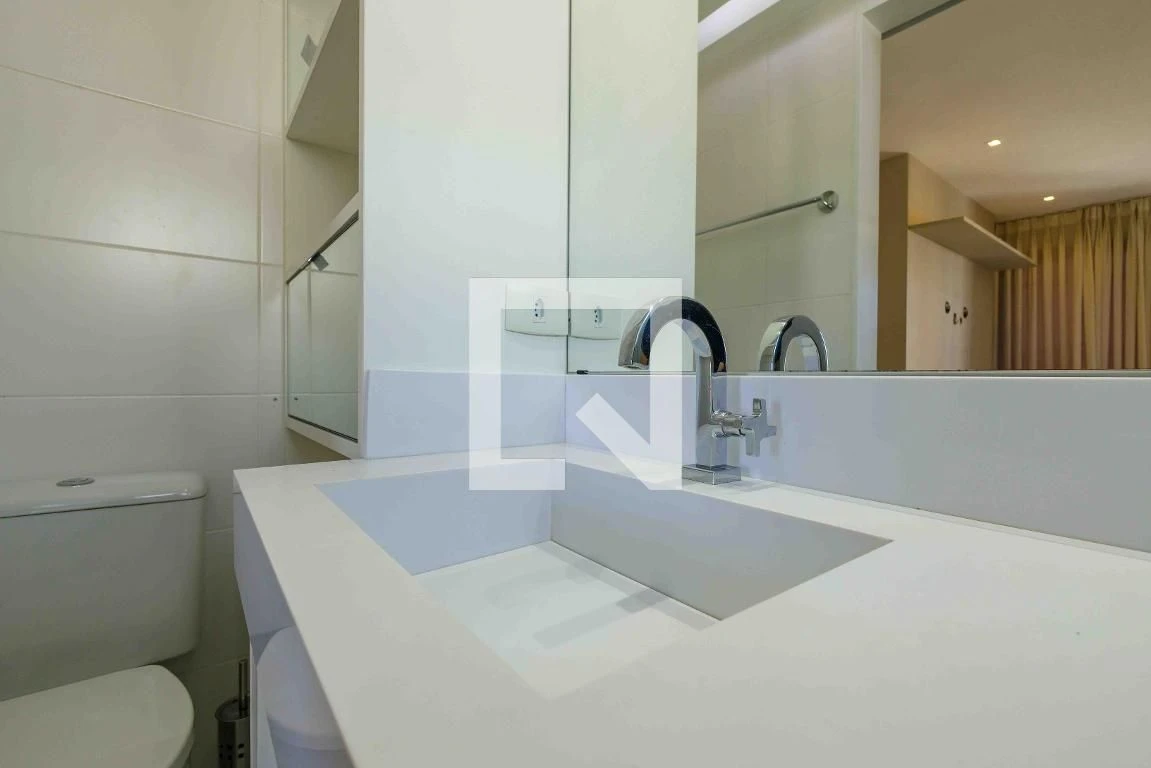 Apartamento mobiliado com 4 quartos e 4 banheiros — photo 57