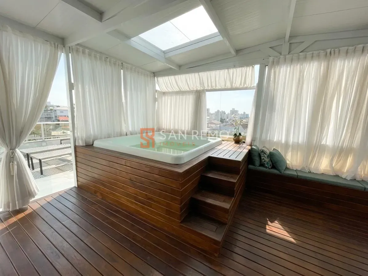 210 m² apartment with a private BBQ