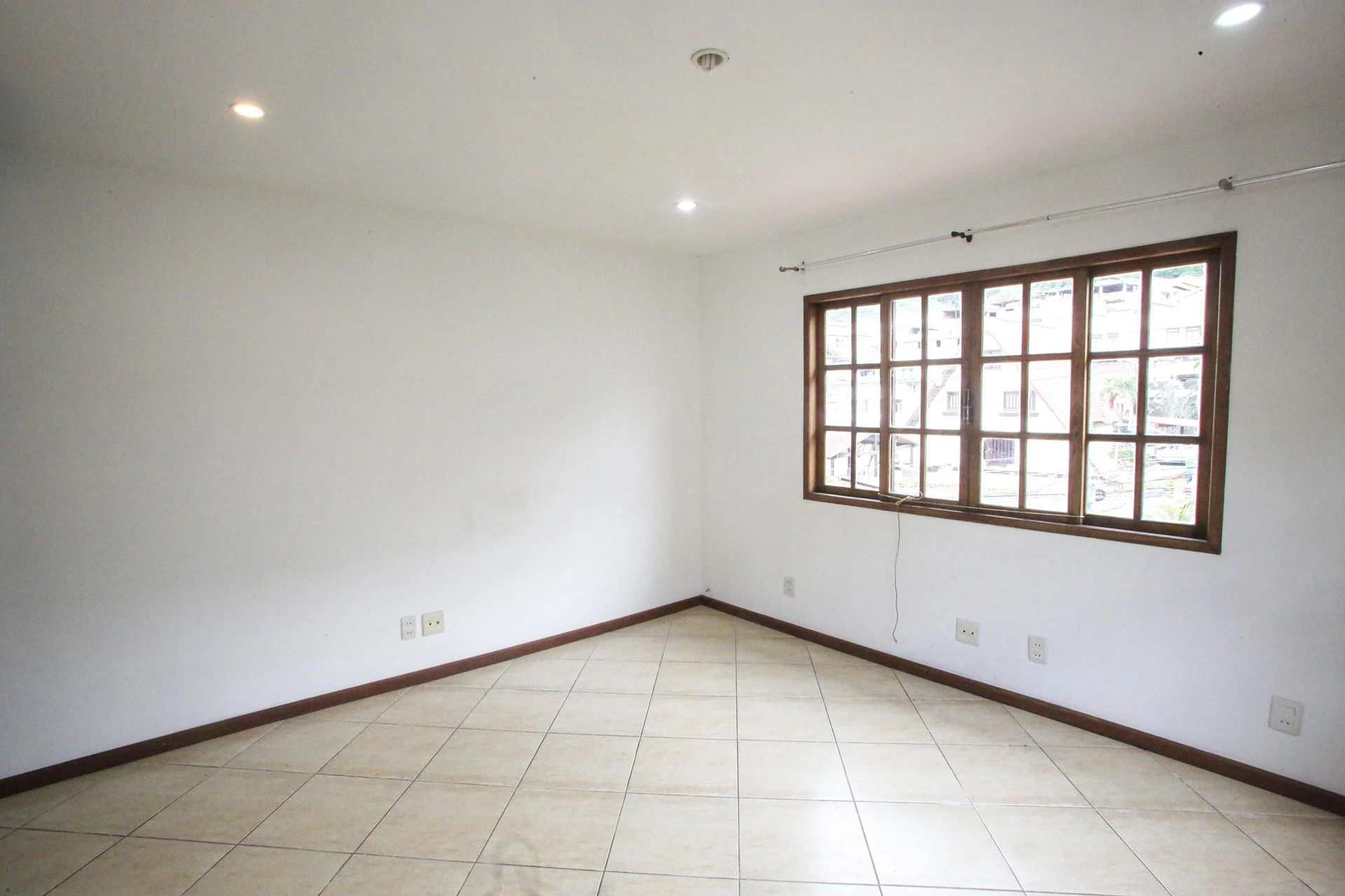 4-bedroom house with a bathtub in Rio de Janeiro — photo 39