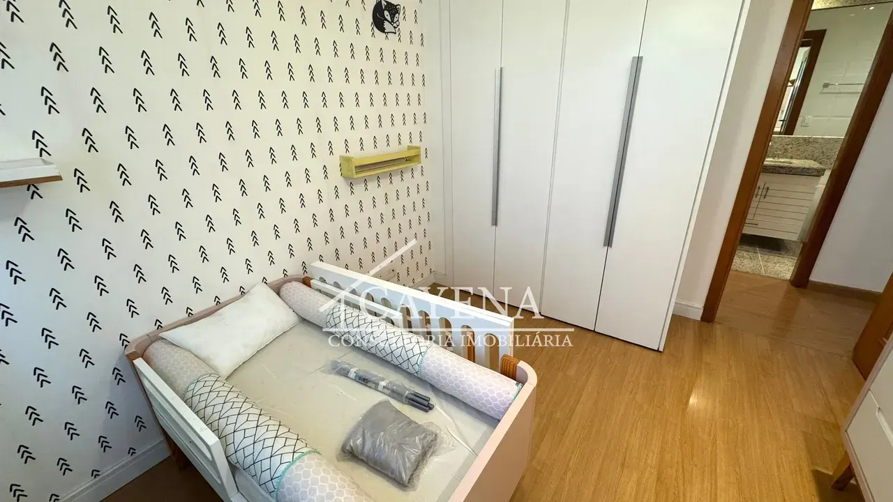Furnished 4-bedroom apartment with glazed balcony — photo 17