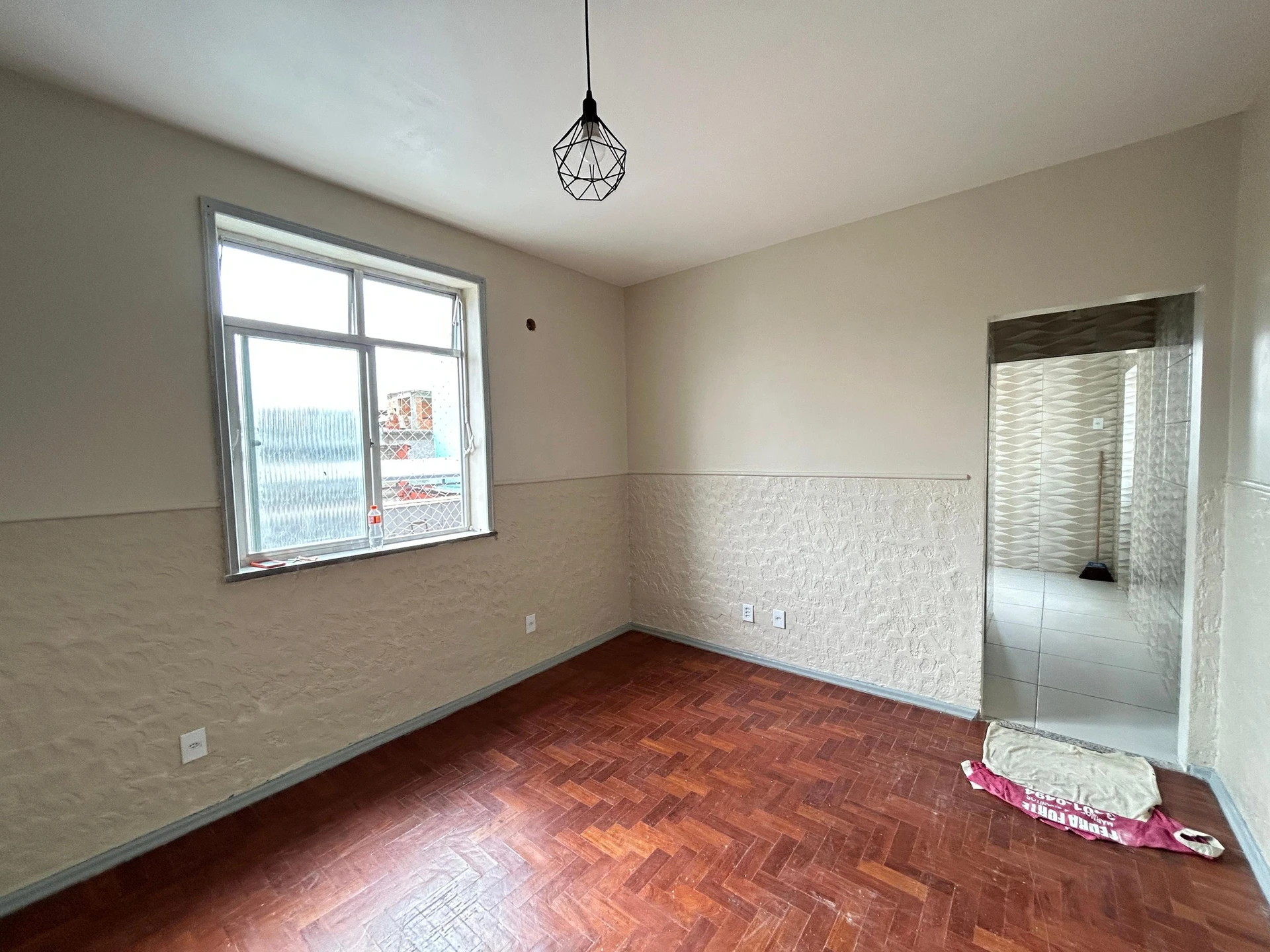Casa de 2 quartos com piso de madeira ou laminado — photo 13