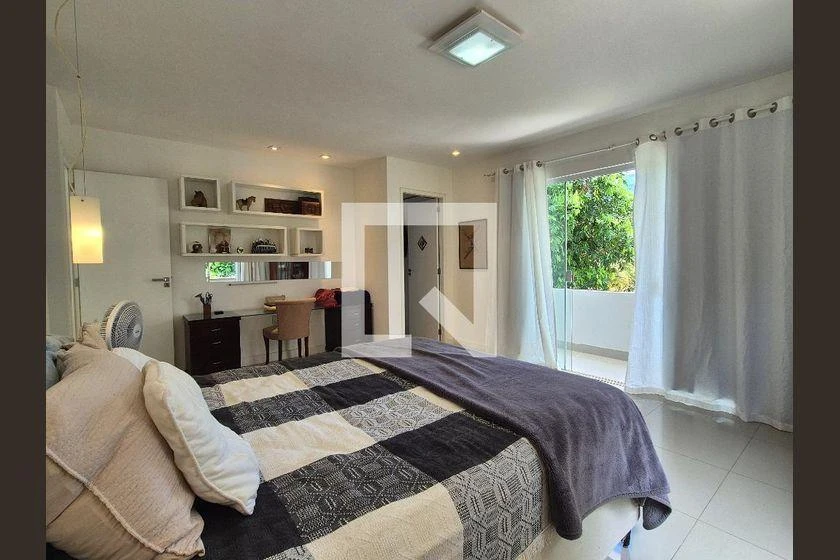 Furnished house with 3 en-suite bedrooms and shared BBQ — photo 11