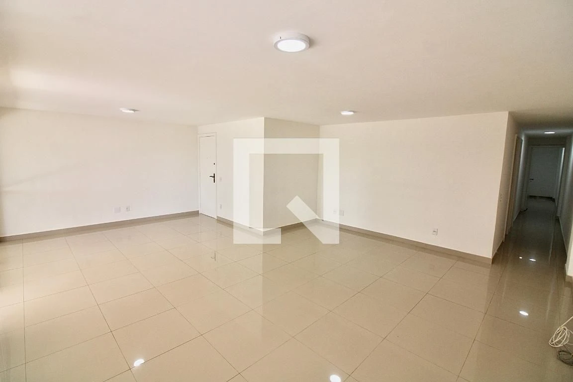 3-bedroom apartment, 1 with its own bathroom, 200 m² — photo 28