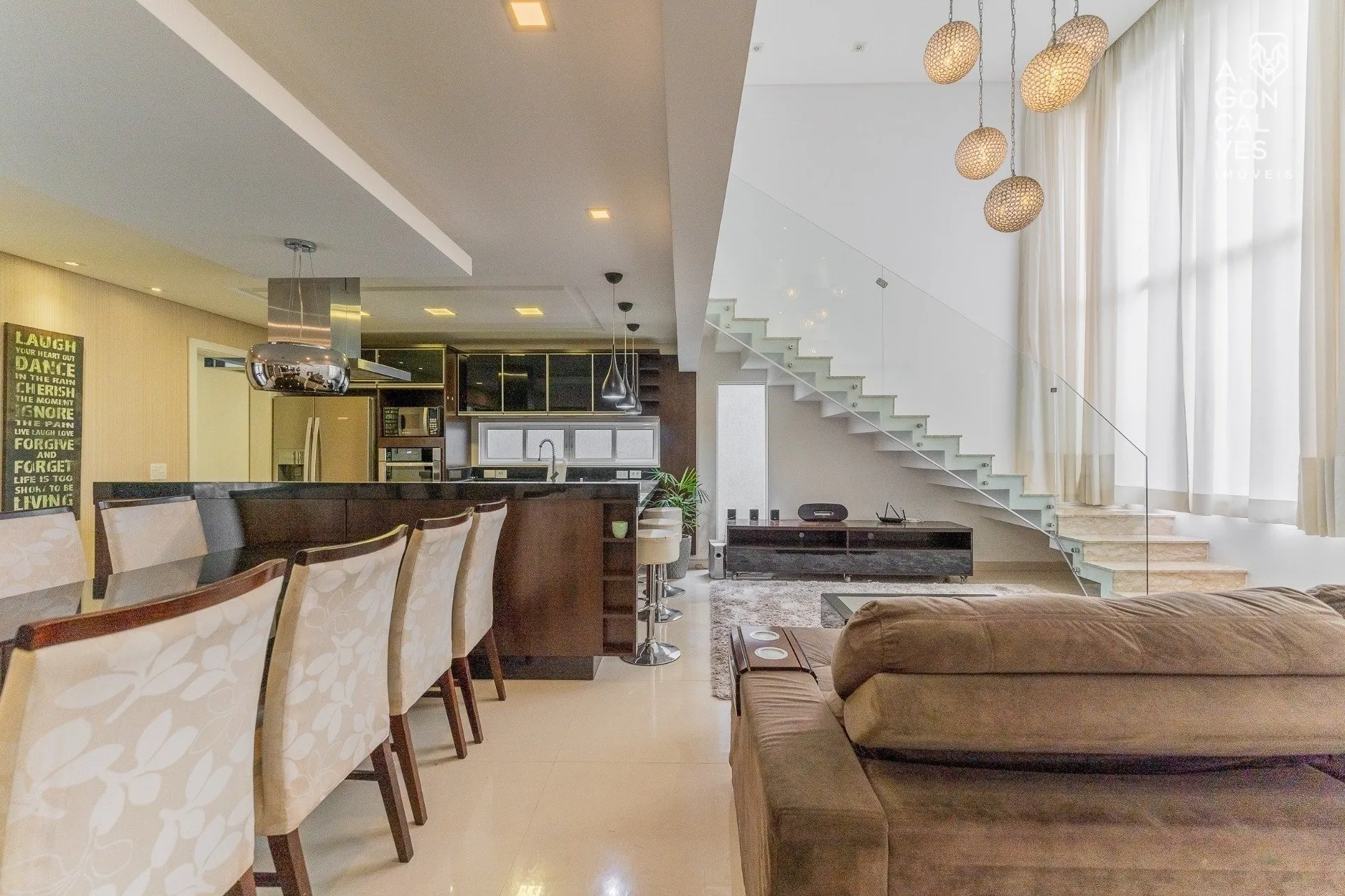 Furnished 4-bedroom house with hot tub and 4 parking spots — photo 8