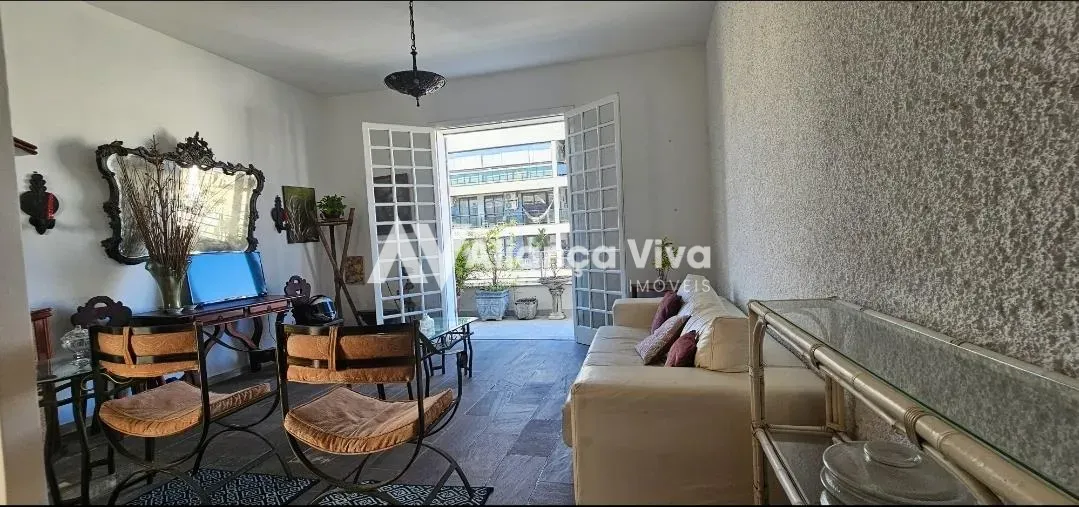 Apartamento mobiliado com 5 quartos e cozinha com fogão a gás — photo 4