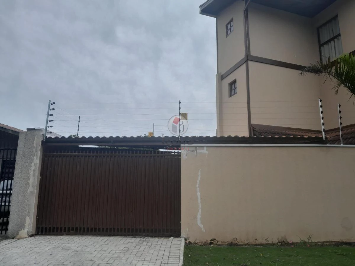 3-bedroom house with a bathtub in Curitiba — photo 33