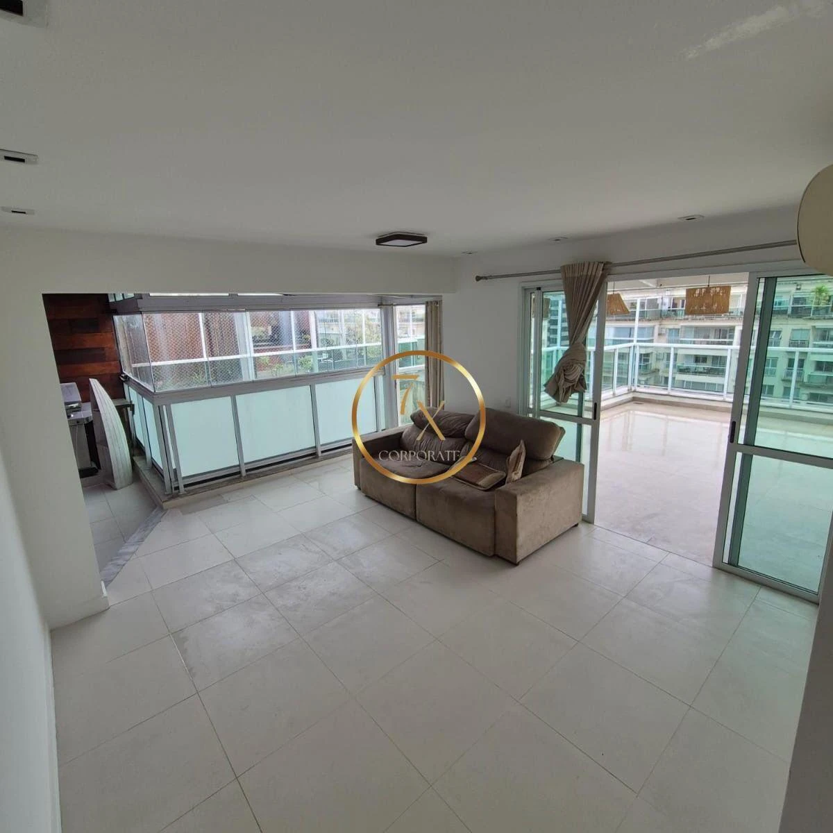 Застеклённый балкон и 3 спальни: квартира 200 м² — photo 6