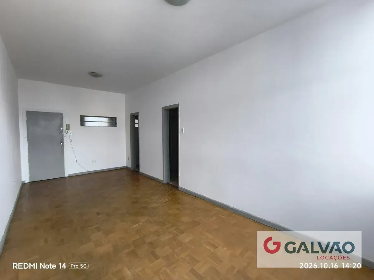 Apartment on the 18th floor with wood or laminate floors — photo 7