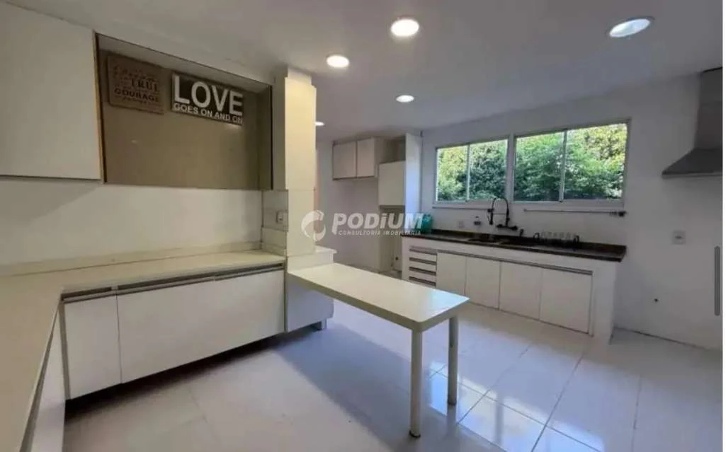 Casa com 6 quartos e 990 m² com varanda e churrasqueira — photo 5