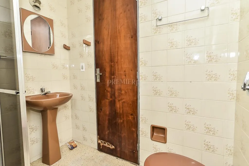 Apartment on the 21st floor with wood or laminate floors — photo 9