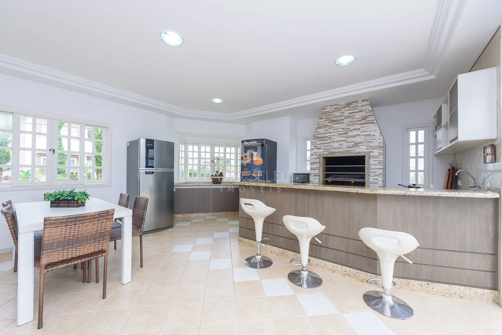 Furnished house, 305 m², with a bathtub — photo 80