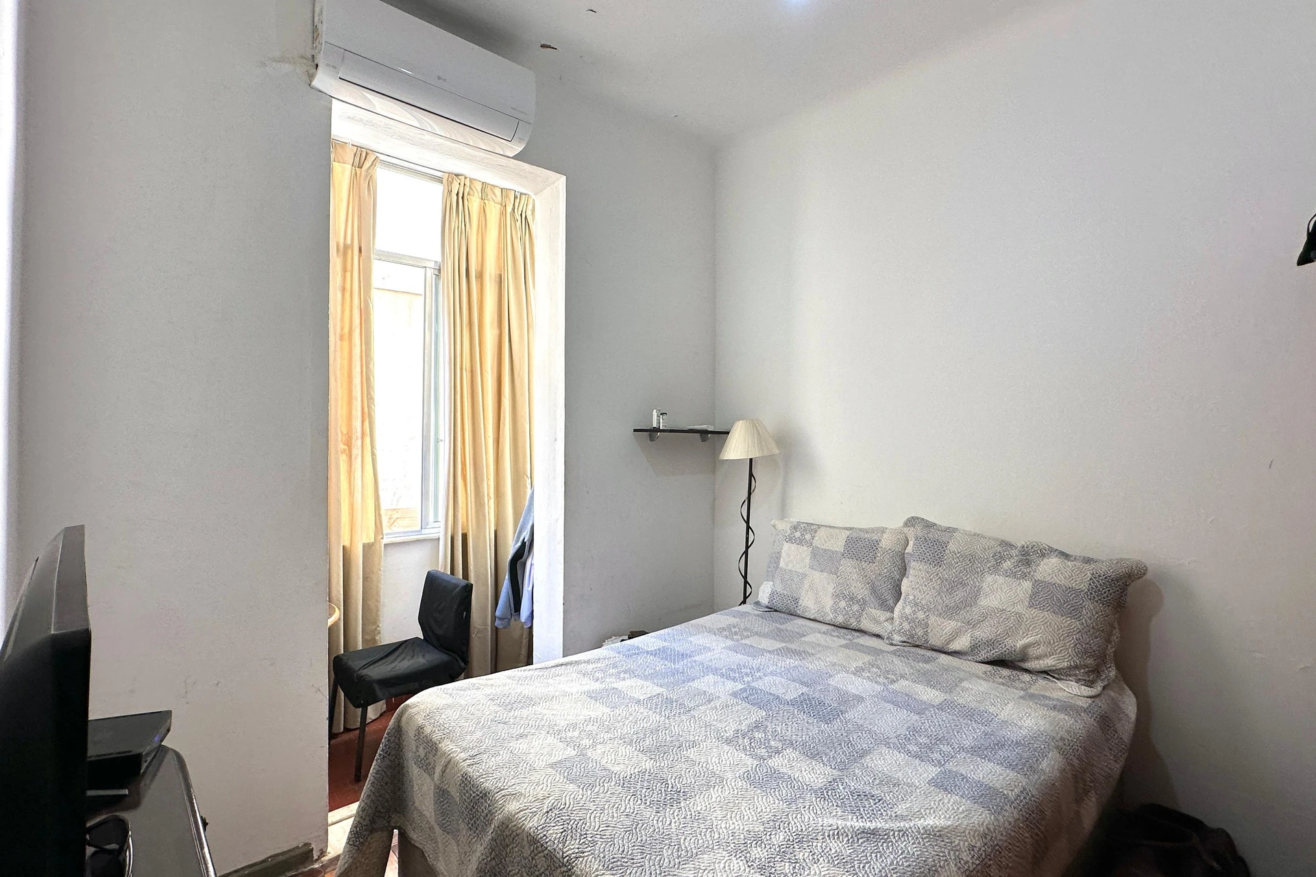 Furnished apartment with 3 bedrooms and a balcony — photo 29