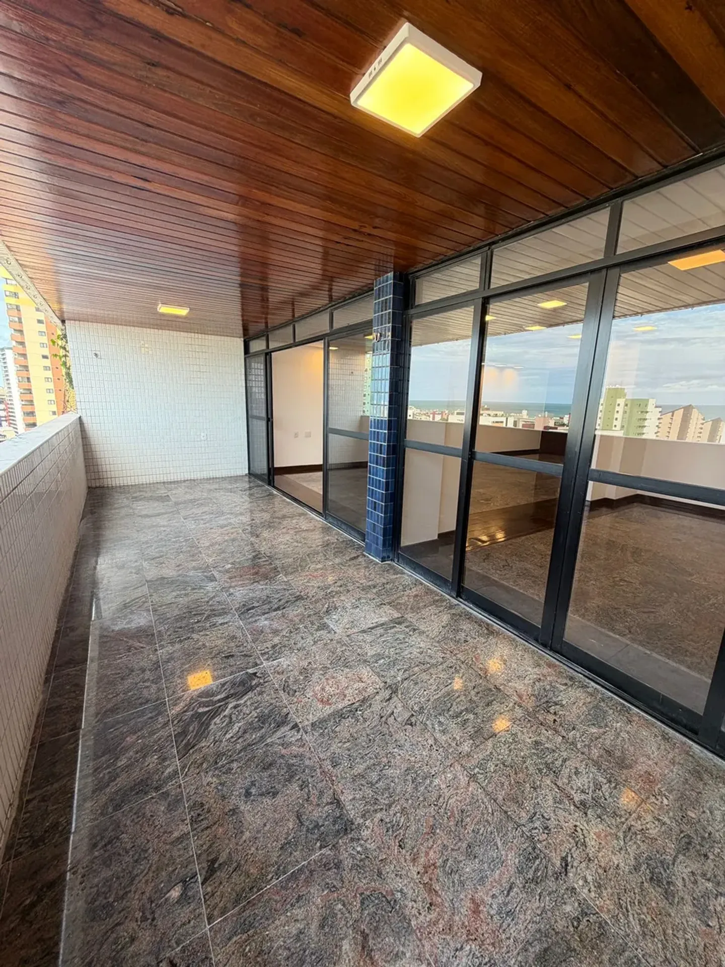 Apartment with 5 bedrooms and enclosed balcony
