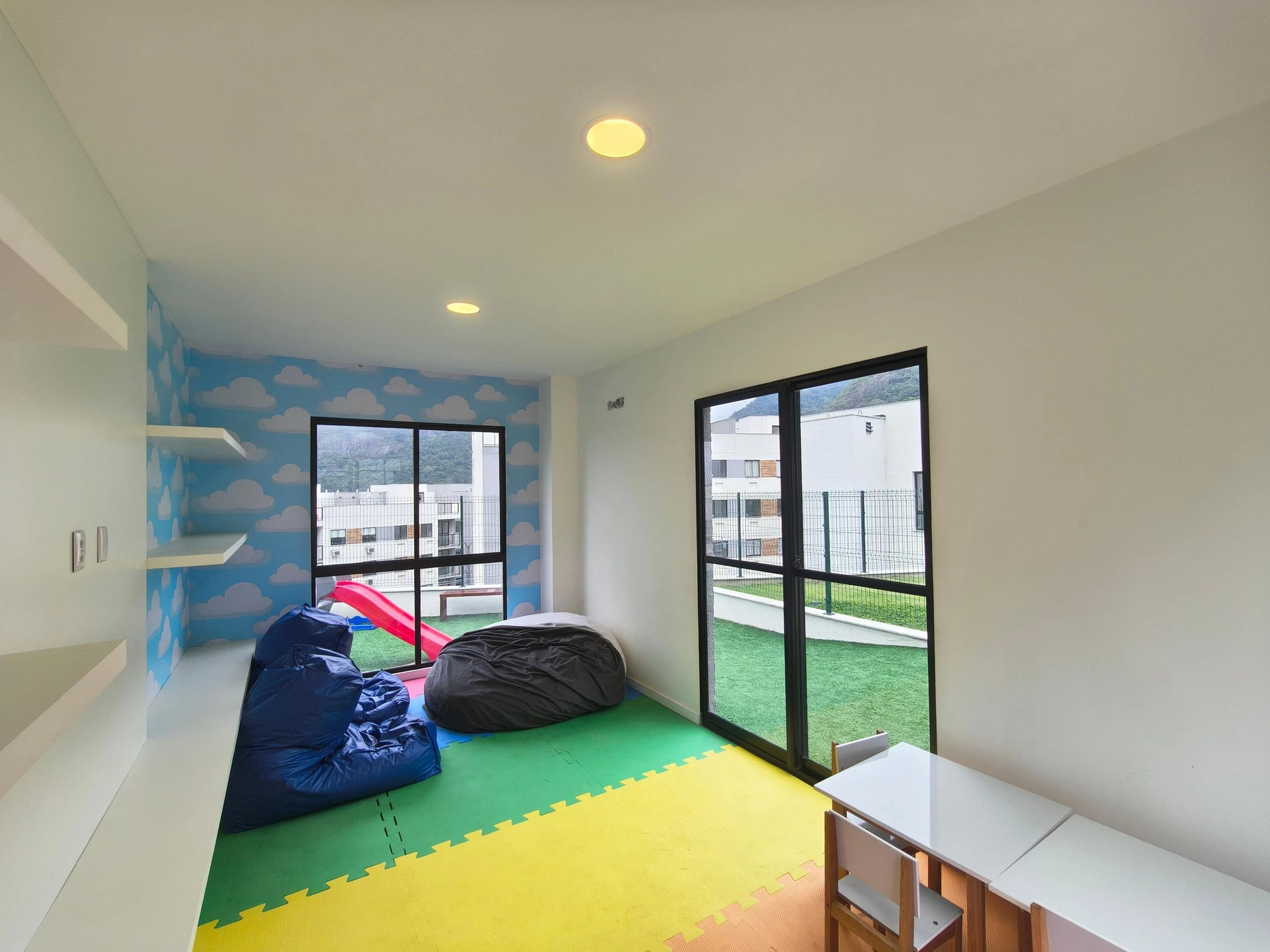 Apartamento mobiliado com 2 quartos, 1 banheiro e varanda — photo 25