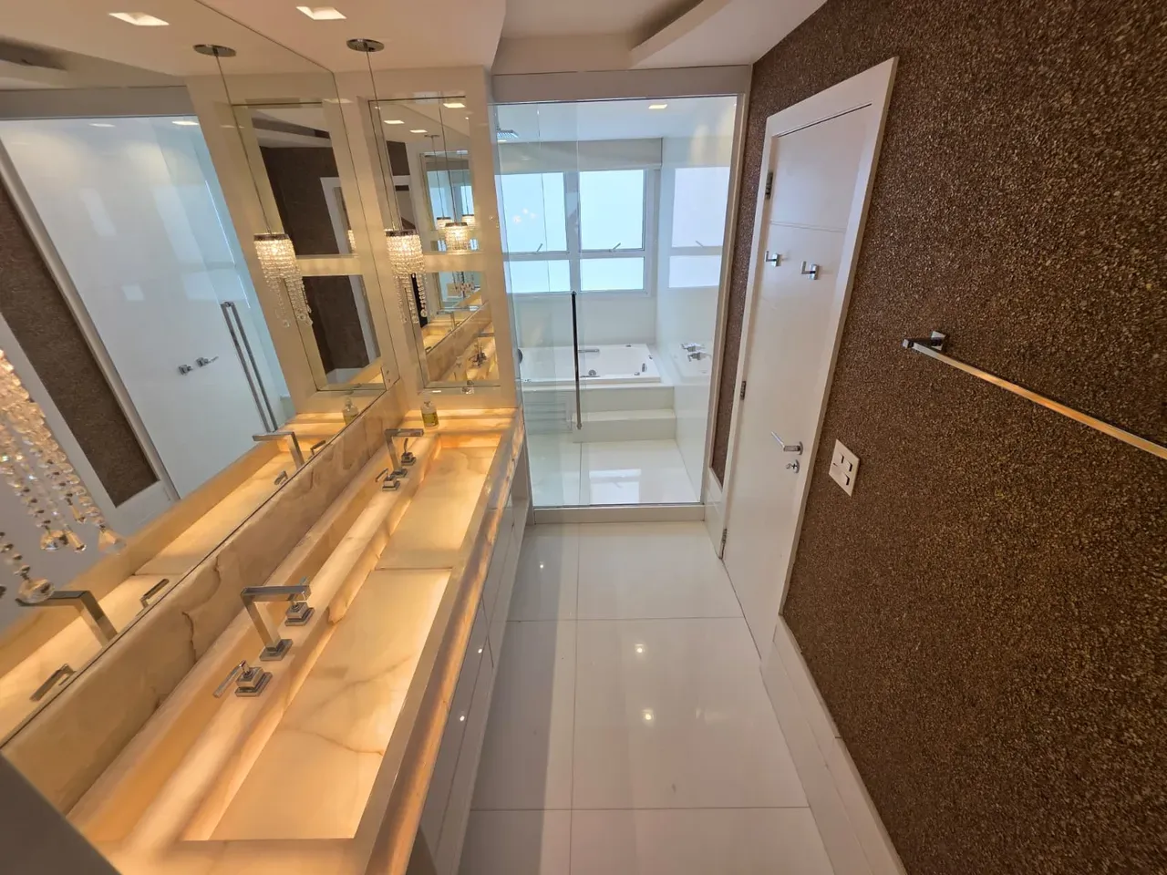 Casa em condomínio com 5 quartos e 5 banheiros — photo 35