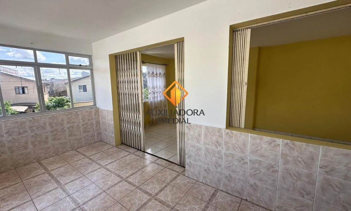 Balcony with a grill in a 4-bedroom house, 190 m² — photo 10