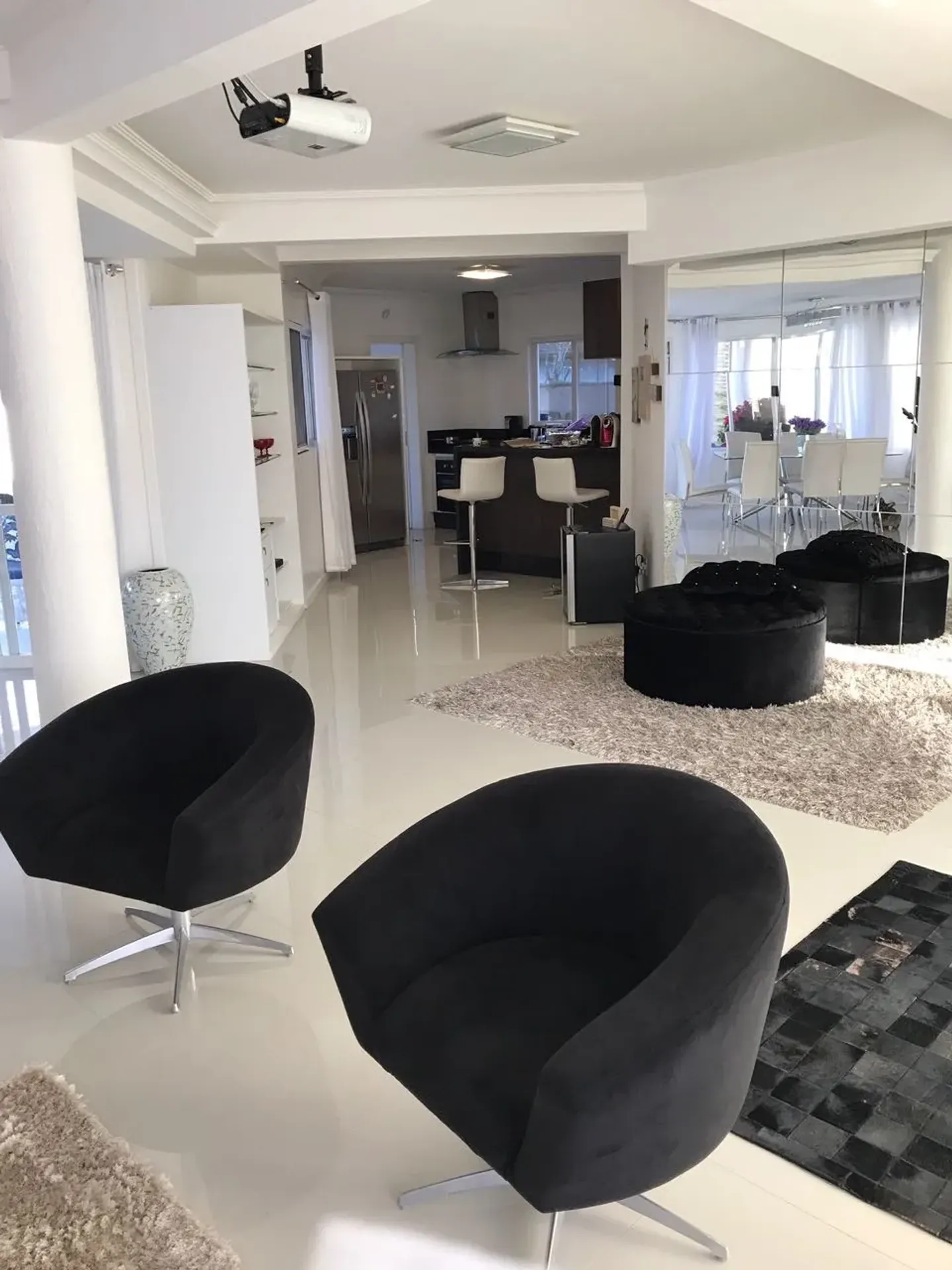 Меблированный дом с 4 спальнями и 400 м²
