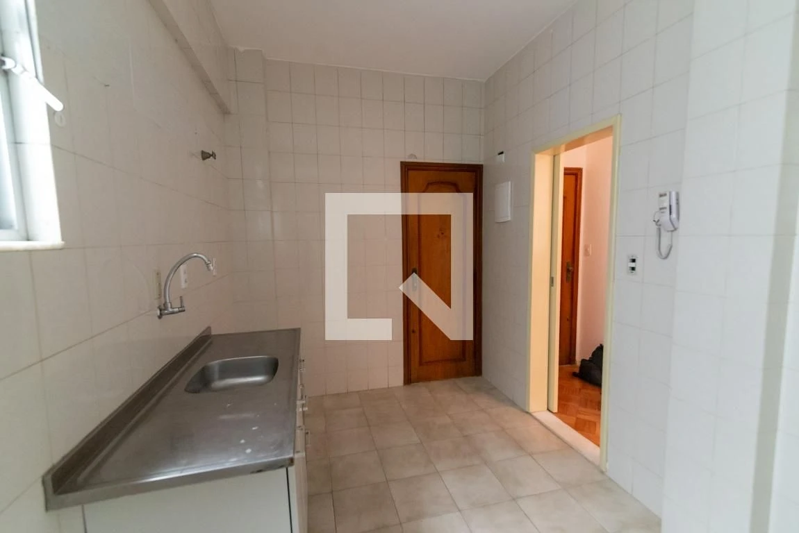 Bathtub in a 3-bedroom apartment, 110 m² — photo 34