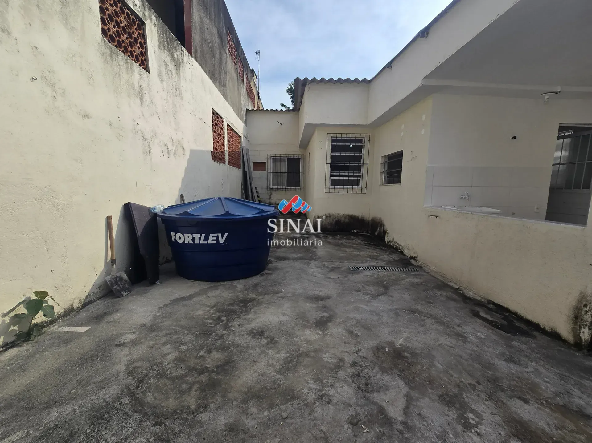 House with 3 bedrooms and 1 bathroom plus 1 parking space — photo 35