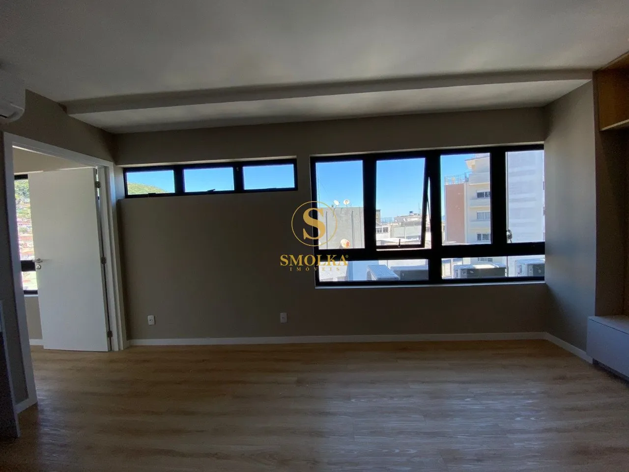 Apartamento de 54 m² con 1 suite y balcón de vidrio — photo 12
