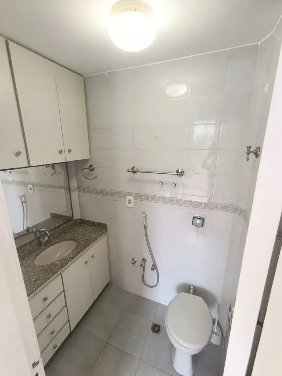 1-bedroom apartment with a glass-enclosed shower — photo 13