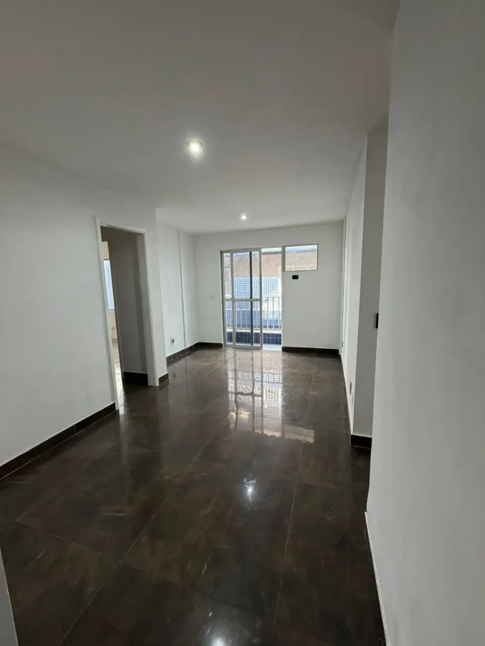 3-bedroom apartment with 2 bathrooms and glass shower — photo 10
